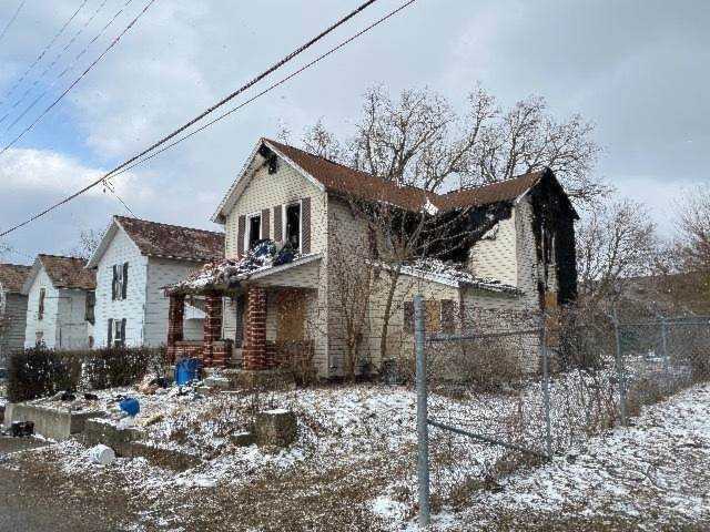 206 Essex Street Newark, OH 43055