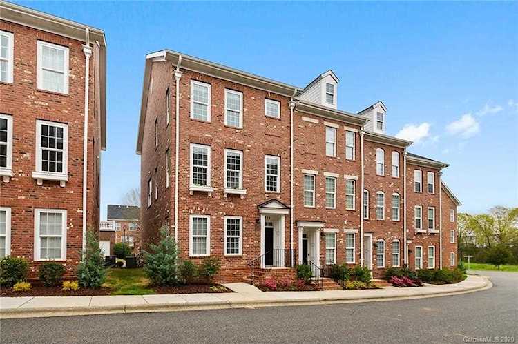 1928 Winpole Ln Charlotte, NC 28273