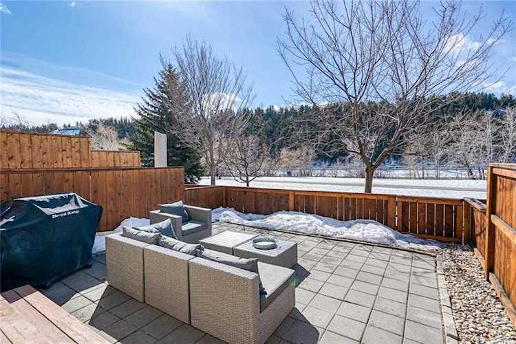 360 Point Mckay Garden(s) NW Calgary, AB T3B 4V8