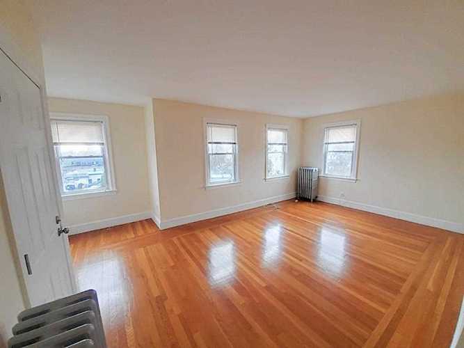 165 Wentworth Ave #3W Cranston, RI 02905