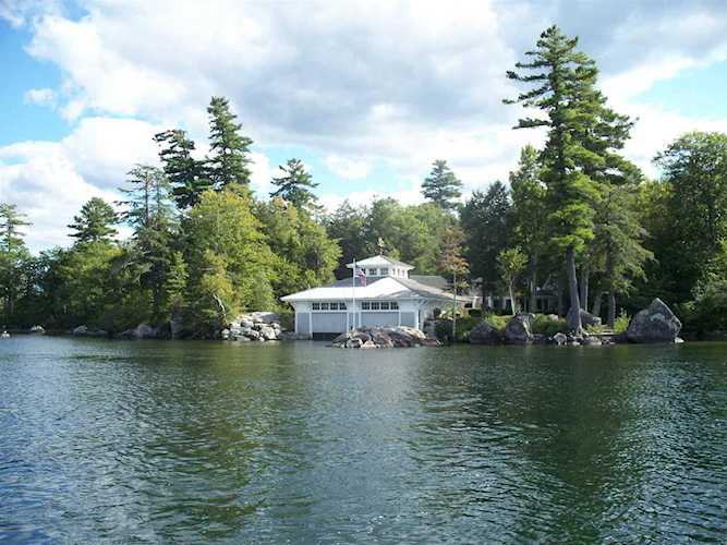 1 Diamond Cove Way Wolfeboro, NH 03894
