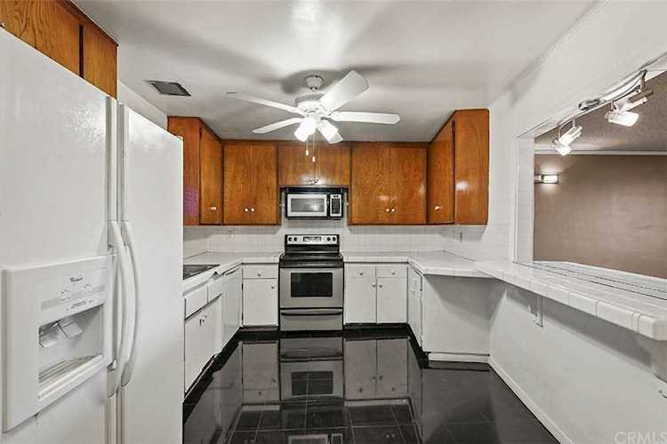 1054 E 2nd Street #302 Long Beach, CA 90802
