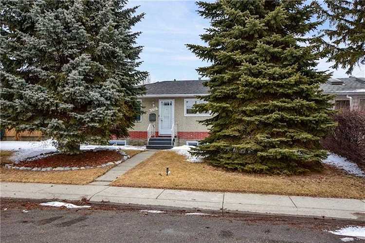 636 Aurora Place SE Calgary, AB T2J 1A2