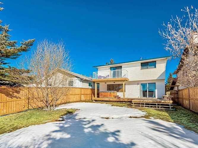 79 Cedargrove Way SW Calgary, AB T2W 4V1