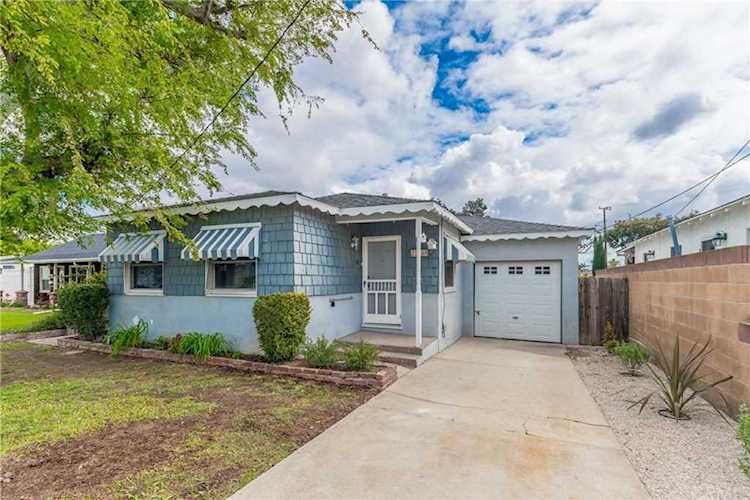 25208 Walnut Street Lomita, CA 90717