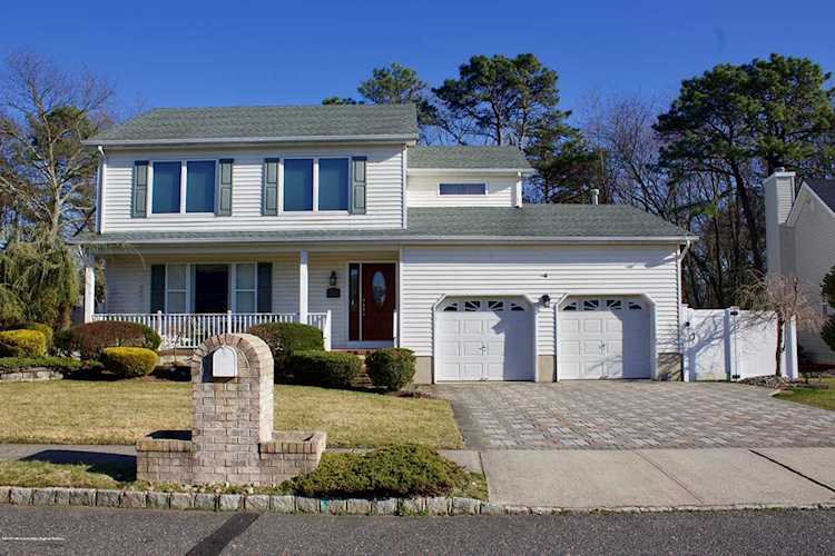 17 Paulette Ln Howell, NJ 07731