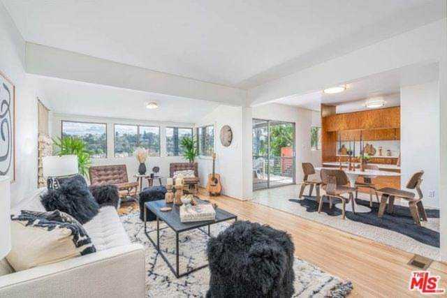 2624 Claremont Avenue Los Angeles, CA 90027
