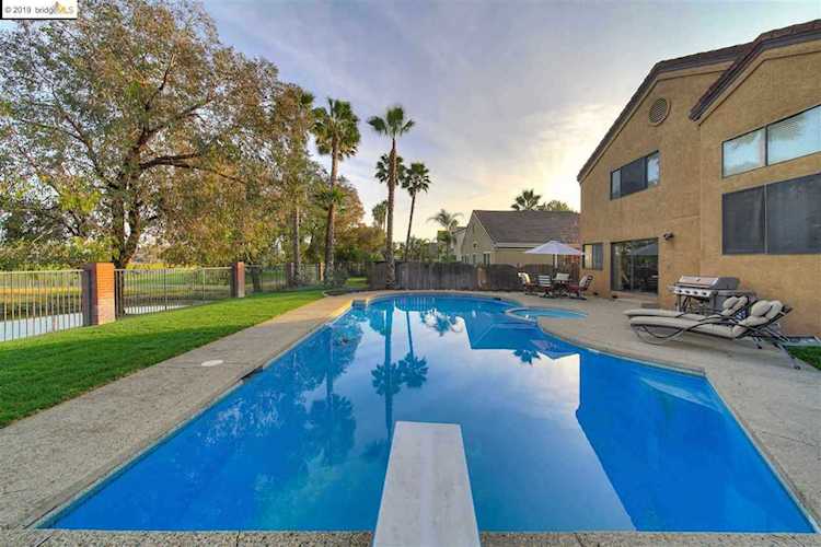 5180 Edgeview Dr Discovery Bay, CA 94505