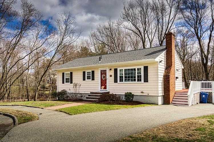23 Thistledale Road Wakefield, MA 01880