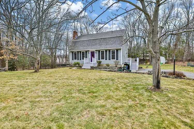 4 Murray Ave Groveland, MA 01834