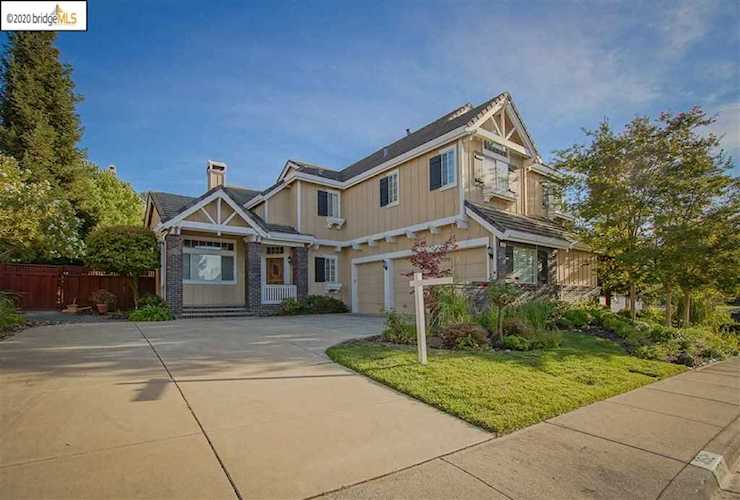 352 Blue Oak Ln Clayton, CA 94517