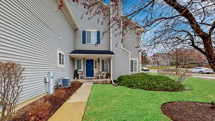 327 Windsor Ct #B South Elgin, IL 60177