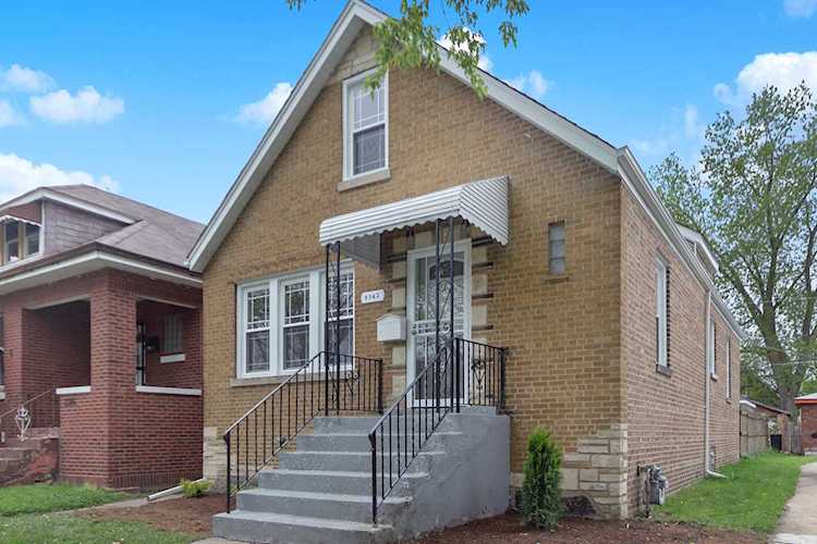 8342 S Phillips Ave Chicago, IL 60617