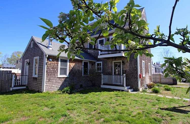 9 E St Hull, MA 02045
