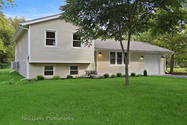 22W435 Sycamore Dr Glen Ellyn, IL 60137
