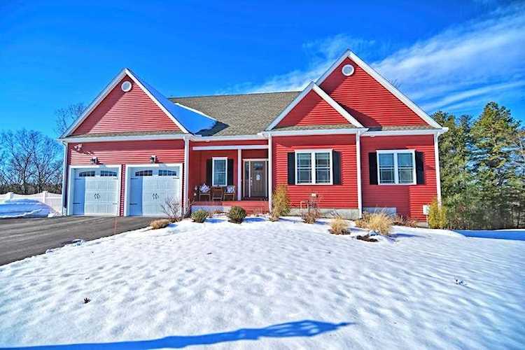 7 Meadow Ln Blackstone, MA 01504