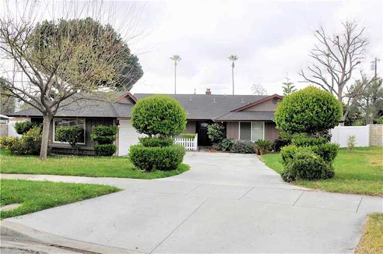 876 W Emory Court Upland, CA 91786