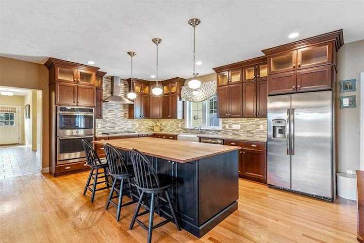 10 Emily Ln Pembroke, MA 02359