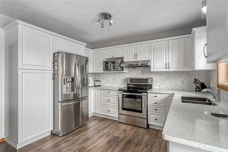 296 Riverview Close SE Calgary, AB T2C 4G8