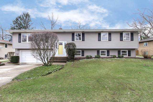 120 Sylvia Ln Naperville, IL 60540