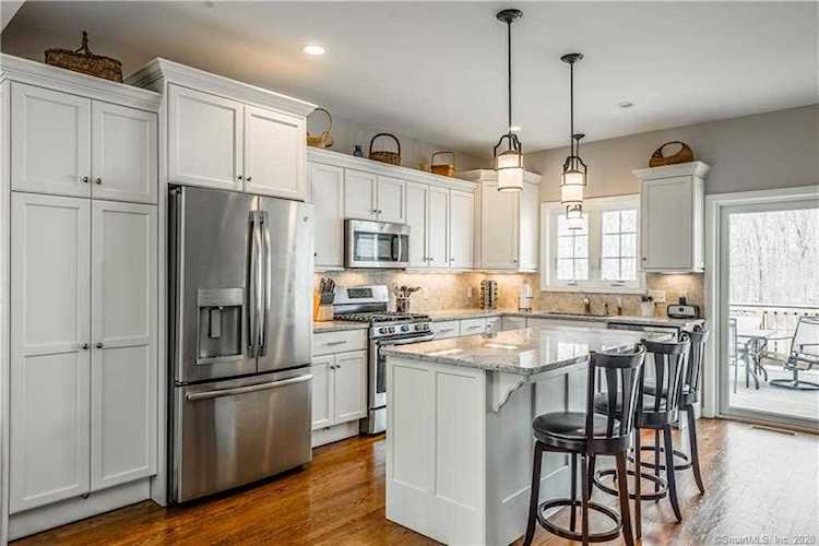 14 Magnolia Way Southington, CT 06489