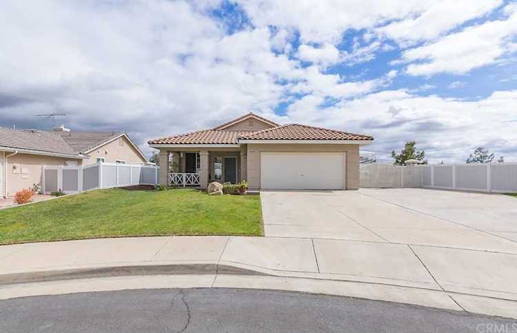 27522 Fallbrook Court Corona, CA 92883