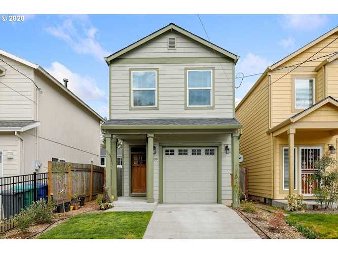 8809 SE Brooklyn St Portland, OR 97266
