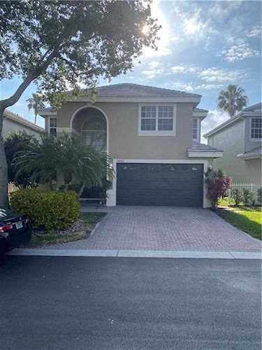 5840 NW 42nd Ter Boca Raton, FL 33496