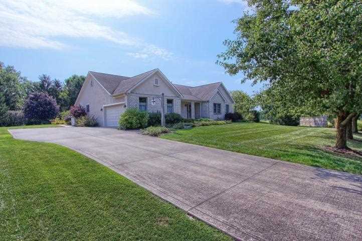 7518 Spring Mill Drive Canal Winchester, OH 43110 | MLS 219044029 Photo 1
