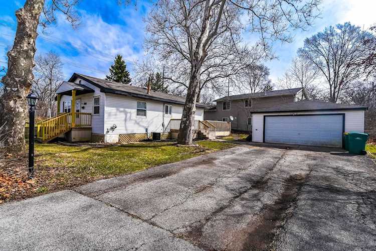 105 W Washington St Round Lake, IL 60073