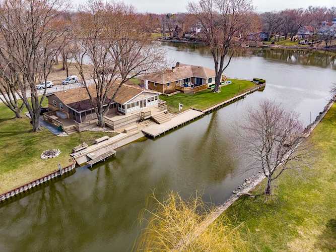 8619 Hickory Nut Grove Rd Cary, IL 60013