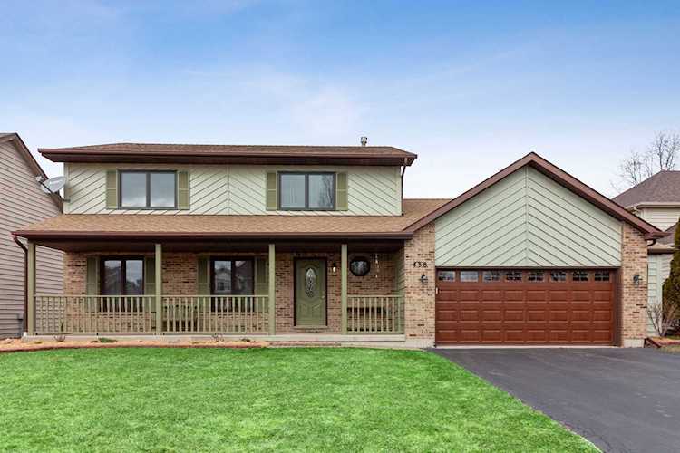 438 Iron Horse Ct Grayslake, IL 60030
