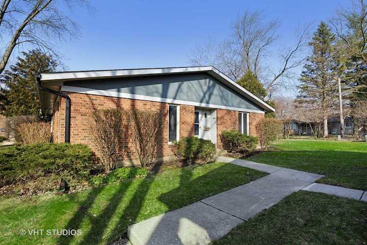 3 Tuileries Place Elgin, IL 60123