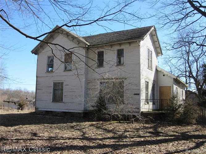3465 Lone Tree Rd Highland Twp, MI 48380