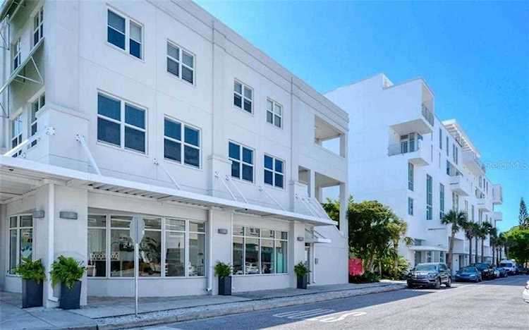 1350 5Th Street #104 Sarasota, FL 34236