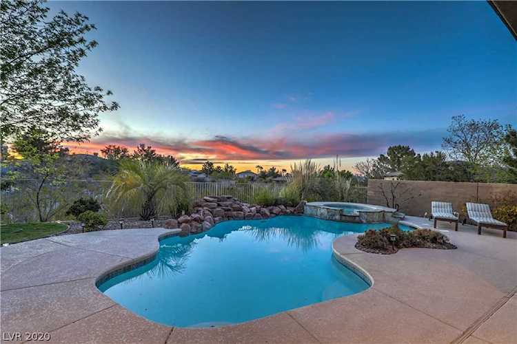 11 Plum Hollow Dr Henderson, NV 89052