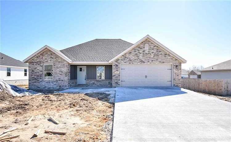921 Seabiscuit Dr Prairie Grove, AR 72753