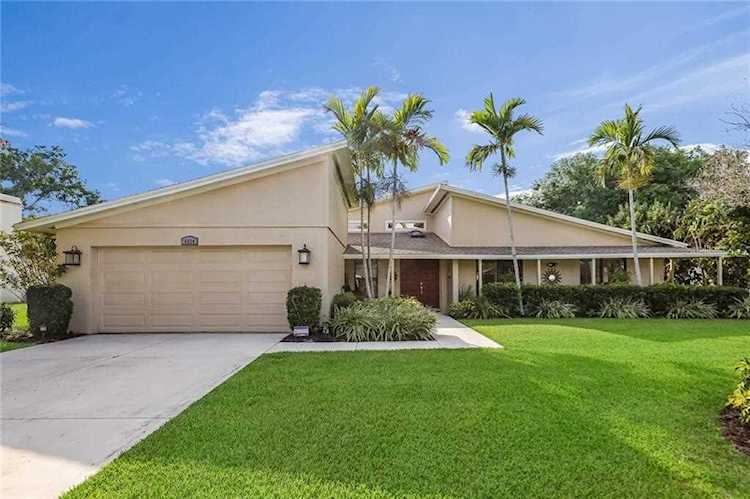 4424 Eleuthera Court Sarasota, FL 34233