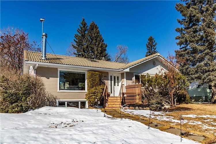 4911 43 Street SW Calgary, AB T3E 3R2