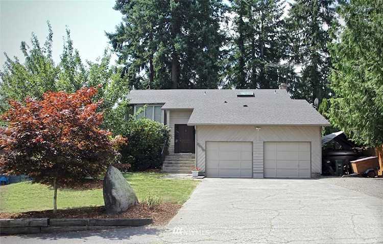 5012 W Tapps Drive Dr E Lake Tapps, WA 98391