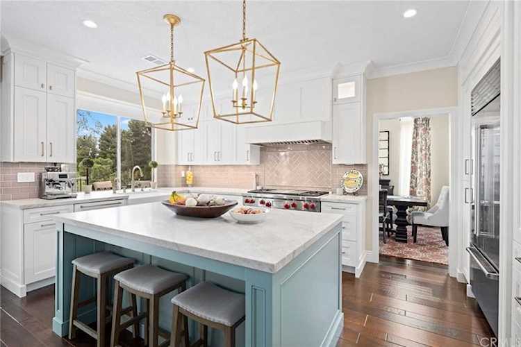 907 S Creekview Lane Anaheim Hills, CA 92808