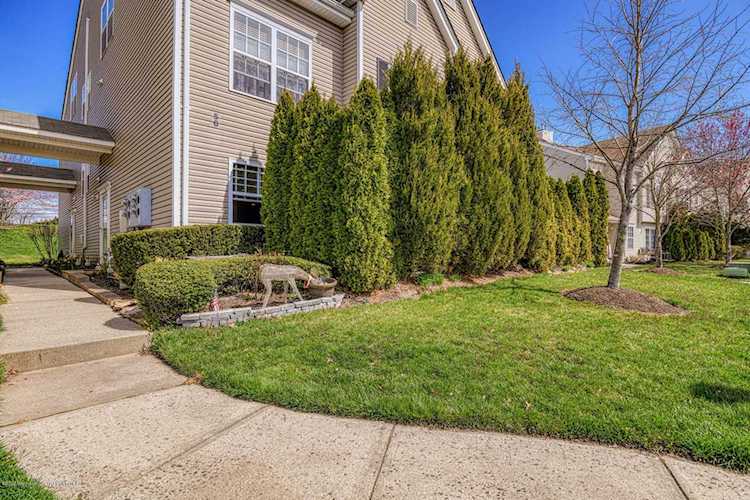 6 Saint Paul Ct Tinton Falls, NJ 07712