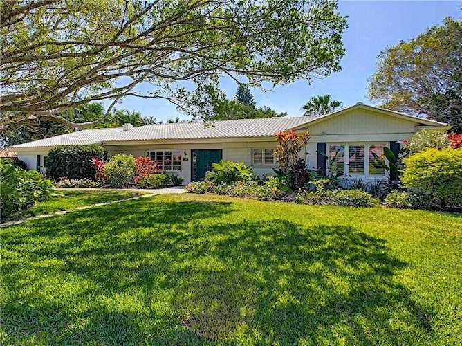 210 Seagull Ln Sarasota, FL 34236