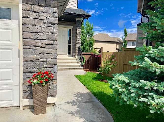 79 Everoak Green SW Calgary, AB T2Y 0J6