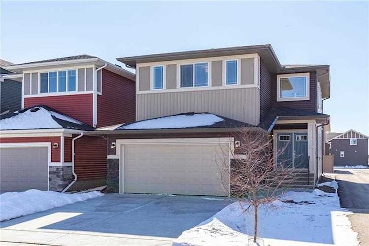 118 Saddlestone Park NE Calgary, AB T3J 0Z4