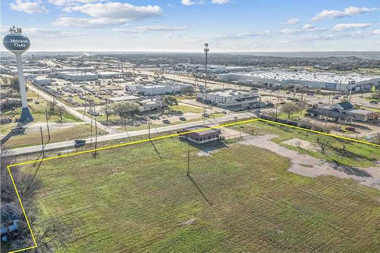 201 N Oakridge Drive Hudson Oaks, TX 76087