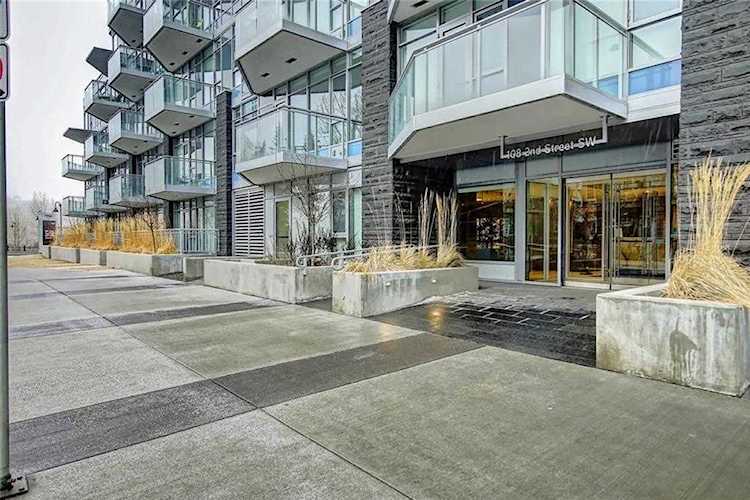 108 2 Street SW #204 Calgary, AB T2P 1S1