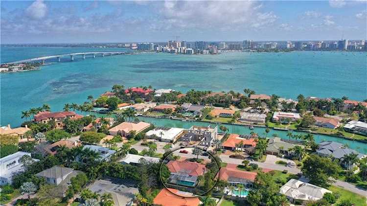 464 E Royal Flamingo Dr Sarasota, FL 34236