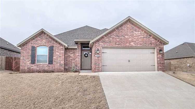 1003 Glass St Cave Springs, AR 72718