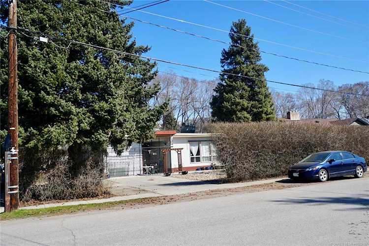 1320 Belaire Avenue Kelowna, BC V1Y6B9